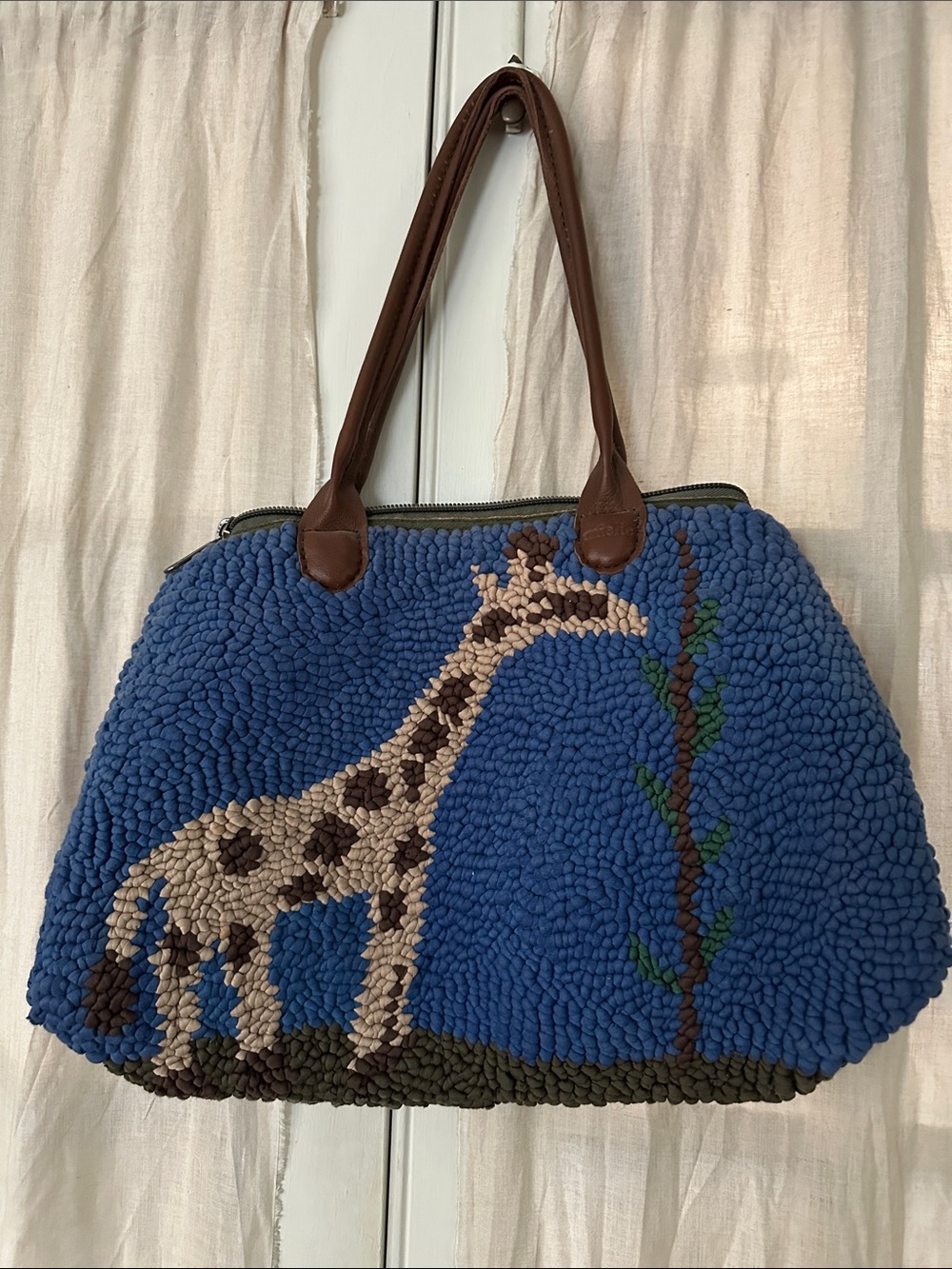 Be Sweet Blue Giraffe Hooked-Texture Tote handbag with leather Handles
